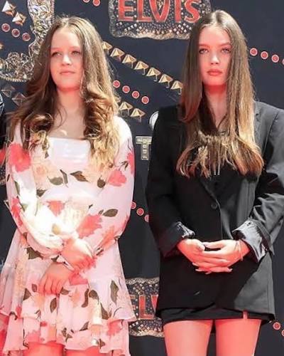 🔹Fan Page🔹 | Yesterday, October 7, Elvis and Priscilla's granddaughters, Harper and Finley, turned 16 years old🎂 In 2006, Lisa Marie Presley got... | Instagram