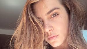 The colombian reggaetonero's girlfriend, valentina ferrer, revealed that she is pregnant with their baby. Quien Es Valentina Ferrer La Novia Argentina Del Cantante J Balvin Infobae