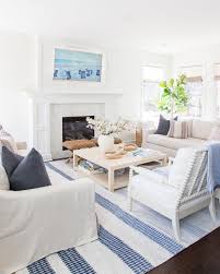 Again, it is a balanced mix of neutral tones and blue, giving out that cool and relaxing feeling to the eyes. 39 Coastal Living Rooms To Inspire You