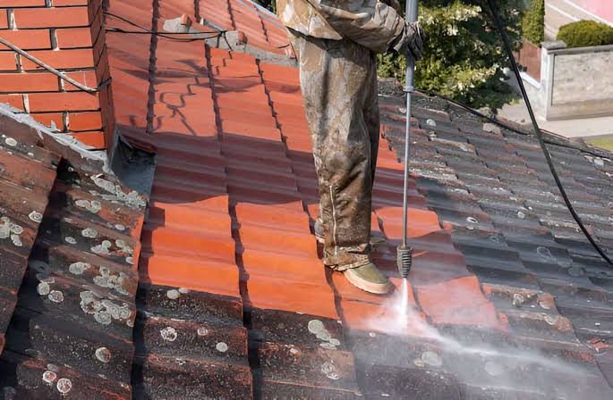 Pros and Cons of Roof Cleaning: Everyone Should Know