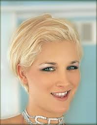 Tara English's Instagram, Twitter & Facebook