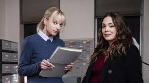 Dans la france du début du xxe siècle, arsène lupin est un voleur un peu particulier qui s'amuse à ridiculiser la police. Astrid Et Raphaelle Que Vaut Le Nouveau Duo Policier De France 2 Qui Aborde Le Theme De L Autisme News Series A La Tv Allocine
