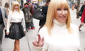 Interviews with doctors who craig kielburger net worth 2020, bio, age, height. Suzanne Somers 73 Proves She Is Able To Walk In High Heels Even When On Crutches Daily Mail Online