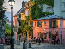 The Most Romantic Places To Kiss In Paris Montmartre Most Romantic Places Beautiful Places