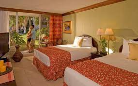 Standard Guestroom At Holiday Inn Resort Montego Bay Jamaica Holidayinnresortjamaica Montegob Beautiful Hotels Rooms Montego Bay All Inclusive Holiday Inn