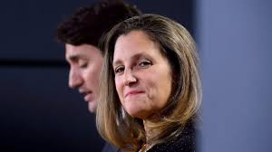 A tropical moonfish the size of a large dog washed up in Oregon