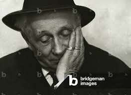 Image of Tullio Serafin à Londres en écoutant la lecture de Lucia by Seed,  Brian