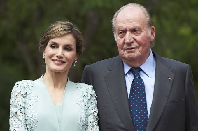 LA REINA LETIZIA AL DESCUBIERTO por EMBOSCADA CONTRA EL REY JUAN CARLOS en SU REGRESO A SANXENXO
