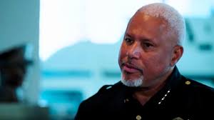 Comunidades en Dallas exigen al nuevo jefe de policía definir si trabajará  con agentes de inmigración ICE