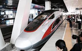 Viteza de propagare a luminii este de milioane de ori mai mare decât a sunetului, poate înconjura pământul de aproximativ 7 ori în decursul unei secunde, parcurge distanța de la pământ la lună în mai puțin de 1,3 secunde. Ce VitezÄƒ Prinde Cel Mai Rapid Tren Din Lume Rfi Mobile