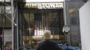 The official twitter page of one of the most iconic skyscrapers in nyc. Donald Trump Taucht Unerwartet In New York Auf Erschopft Hager Blass Politik
