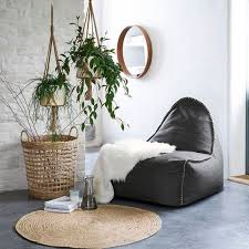 Comment Agencer Son Salon Dans Un Petit Appartement Blog Rhinov Pots De Fleurs Suspendus Amenagement Petit Salon Decoration Petit Salon