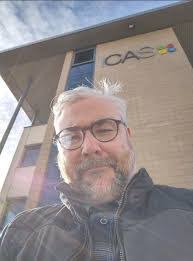 Russell Leitch's Instagram, Twitter & Facebook