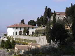 Romantic house plans with courtyard in middle 62 best houses images on pinterest home ideas. Villa Wikipedia