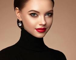 Image of applying a dark shadow in the corner of the outer eyelid