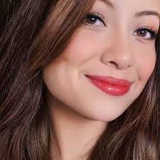 Vanessa Suazo's Instagram, Twitter & Facebook