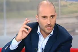 Ο κωνσταντίνος μπογδάνος σε φωτογραφία λεπτά μετά τον ξυλοδαρμό του στην οδό ζωοδόχου πηγής. O Mpogdanos Apanta Gia Thn Apolysh Toy Ranteboy Sta Eidhsadika Aixmi Gr Eidhseis Apo Thn Ellada Kai Olo Ton Kosmo Ektakth Epikairothta