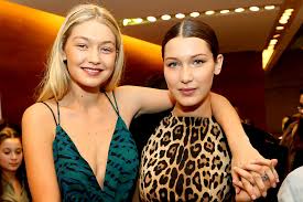 Definitive proof that gigi hadid has the best wardrobe ever. Ø¨Ø§Ù„ØµÙˆØ± ØªØ¹Ø±ÙÙˆØ§ Ø§Ù„Ù‰ Ø§Ù„Ø£Ø®ØªÙŠÙ† ØºÙŠØ± Ø§Ù„Ø´Ù‚ÙŠÙ‚ØªÙŠÙ† Ù„Ù€ Ø¨ÙŠÙ„Ø§ ÙˆØ¬ÙŠØ¬ÙŠ Ø­Ø¯ÙŠØ¯ Ù…Ø¬Ù„Ø© Ø³ÙŠØ¯ØªÙŠ