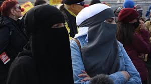 برقع ‎), also known as a chadaree / ˈ tʃ æ d (ə) r iː / (pashto: Canada Quebec Law Orders Removal Of Niqab Burka
