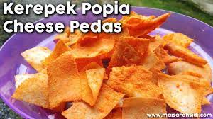 Kulit popia tu la tak nak ianya melekat ketika goreng qh buat macam nilepas kita ceraikan satu2 persatu lapisan kulit popia tususun atau taburkan di atas loyangtrayjangan terlalu banyak nanti. Sedapnya Mengunyah Kerepek Popia Cheese Pedas