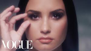 demi lovato removes all her makeup in