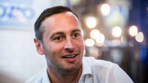 Néhány hónapos ismeretség után erika bevallotta akkori férjének, hogy szerelmes lett kátaiba, és elköltözött. Hirek Kave Melle Hirek Cikkek A Velveten