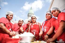 La lucha de las cocineras comunitarias por sus derechos laborales