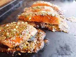 10 min une cuisine facile et rapide, à cuisiner, du saumon frais, grillé à la plancha, ou au barbecue fumé à la planche de cèdre. Recettes De Saumon A La Plancha