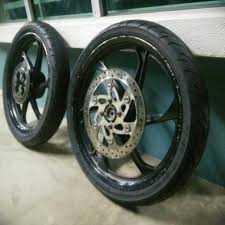 Motor honda supra helm in 125 warna hijau hitam tahun 2012: Sportrim 125zr Yamaha 6 Batang Orimotor Hitam Motorbikes On Carousell