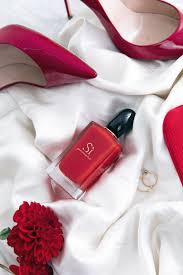 Приятный запах, услышали на мне окружающие. Lush Perfume Armani Perfume Luxury Fragrance Perfume Photography