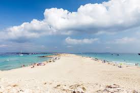 La plage d'espagne est située à proximité de santa ana. Les 10 Meilleures Plages D Espagne Quelles Sont Les Meilleures Plages D Espagne Guides Go