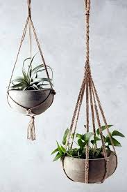 Blumenampel Selber Machen 29 Tolle Diy Ideen Mit Anleitung Blumenampel Selber Machen Pflanzenschaukel Blumen Ampel