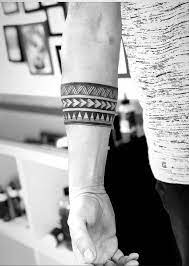 Tribal tattoos come in many different patterns and designs. 1001 Ideen Fur Ein Tribal Tattoo Fur Manner Und Frauen