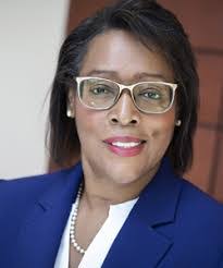 Elizabeth Dooley's Instagram, Twitter & Facebook