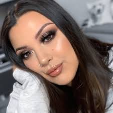 Katie Vigil (@katiemvigil)