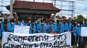 Contoh surat audiensi ke dprd download contoh surat audiensi ke dprd download format surat lain: Surat Audiensi Tak Digubris Mahasiswa Tuding Gubernur Bangka Belitung Menutup Diri Bangka Pos