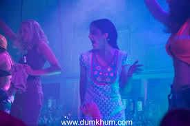 India Shakes Amsterdam Hungama Ho Gaya Dumkhum The duration of song is 05:00. india shakes amsterdam hungama ho gaya