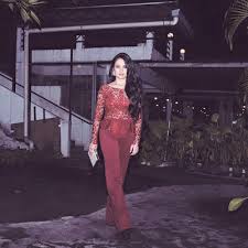 Izara aishah can be seen using the following weapons in the following films and television series. Alamak Besar Giler Fesyen Baju Tembus Pandang Izara Aishah Di Anugerah Meletop Era 2016 Yang Dikritik Netizen Kerana Terlampau Jarang Berlobang Lobang Laman Gosip Dan Informasi Terkini