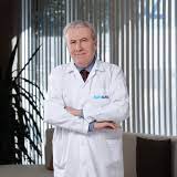 Prof Dr Halil Ibrahim Altinsoy Istanbul Da Goz Hastaliklari Alaninda Hastalarina Saglik Hizmeti Vermektedir Doktorlar Tibbi Gozler