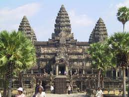 Tidak hanya piawai melukis potret wajah, ia juga ahli dalam melukis pemandangan alam, lukisan bertema perjuangan dan pembangunan, flora fauna, dan lain sebagainya. Angkor Wat Wikipedia Bahasa Melayu Ensiklopedia Bebas