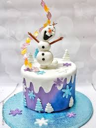 Elsa Anna Kristoff Olaf Et Sven Reprennent Du Service Grace A Ce 2eme Opus De La Reine Des Neiges Frozen Birthday Cake Frozen Birthday Party Cake Olaf Cake