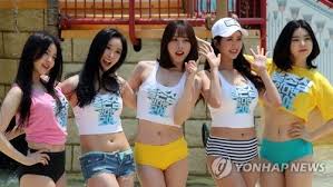 브레이브걸스(brave girls)는 대한민국의 4인조 걸 그룹으로, 브레이브 엔터테인먼트 소속이다. ë¸Œë ˆì´ë¸Œê±¸ìŠ¤ ë¡¤ë¦° ìƒˆ ë²„ì „ìœ¼ë¡œ ì»´ë°± ì—°í•©ë‰´ìŠ¤