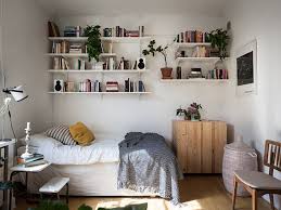 Mysig Ljus 1920 Talsetta Med Hogt I Tak Mellan Mariatorget Och Zinken Zimmer Im Studentenwohnheim Wg Zimmer Einrichten Ideen Zimmer Einrichten Jugendzimmer