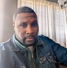 It was all a dream when Bob Newhart woke up next to his first TV wife,  Suzanne Pleshette, in the 1990 series finale of CBS sitcom "Newhart," the  comedian's second long-running sitcom.