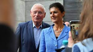 Dabei bleibt sahra wagenknecht ganz nah an den wählern, der bevölkerung, vor allem aber bei den . Sahra Wagenknecht Tritt Bei Linken Wahlkampf In Thuringen Auf Politik Sz De
