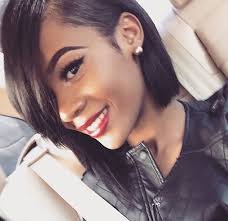 La Coupe Carree Asymetrique Un Choix A Ne Pas Regretter Styles De Coiffures Cheveux Defrises Coiffures Simples