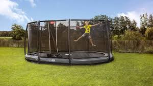 Bodentrampolin Inground Im Garten Eingegraben