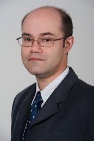 Coupling molecular dynamics and first- principle electronic structure  modeling of disordered heterostructures