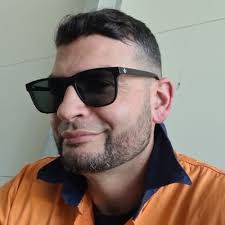 Wade Hadley's Instagram, Twitter & Facebook