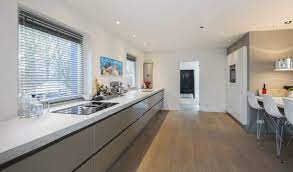 keuze van kleur en het lange aanrecht lange keuken moderne keukens kleine keuken ontwerpen